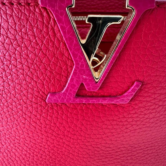 Beautiful Like New Louis Vuitton Capucines bag - Picture 14 of 16